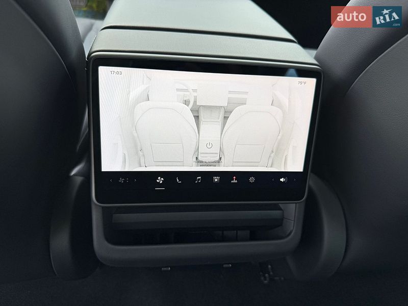 Седан Tesla Model 3 2024 в Львові