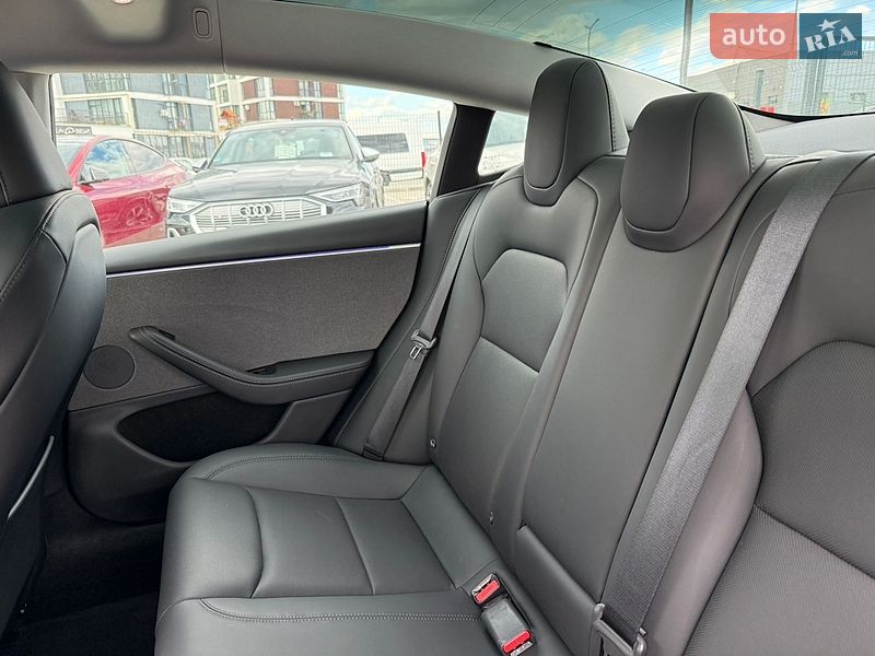 Седан Tesla Model 3 2024 в Львові