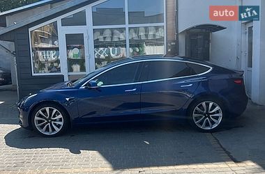 Седан Tesla Model 3 2019 в Львові