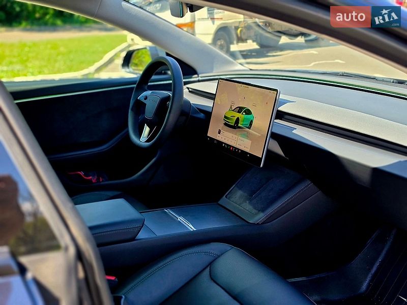 Седан Tesla Model 3 2024 в Киеве