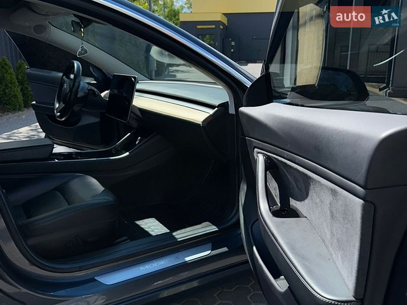 Седан Tesla Model 3 2018 в Борисполе