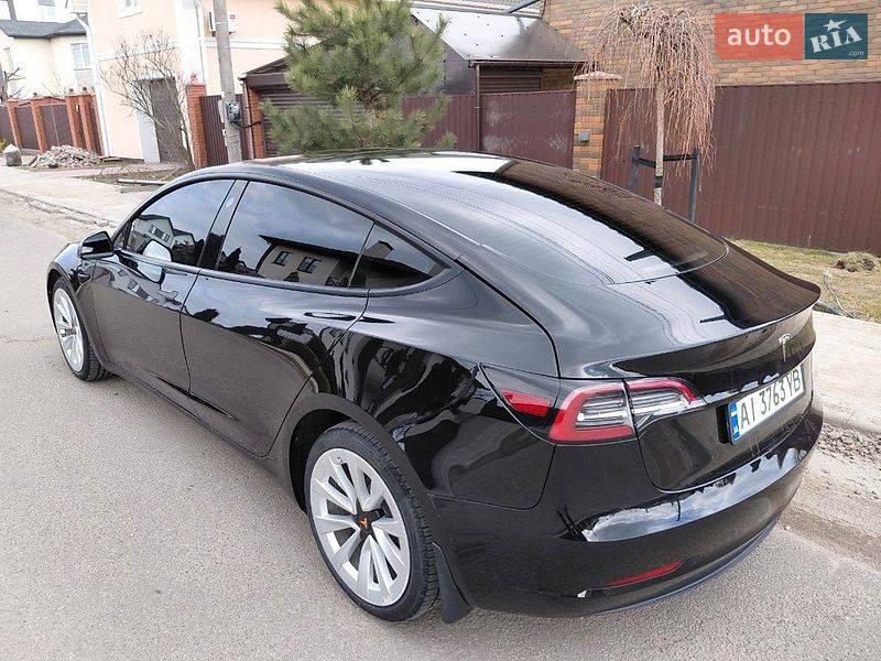 Седан Tesla Model 3 2023 в Києві