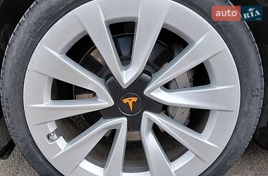Седан Tesla Model 3 2023 в Києві