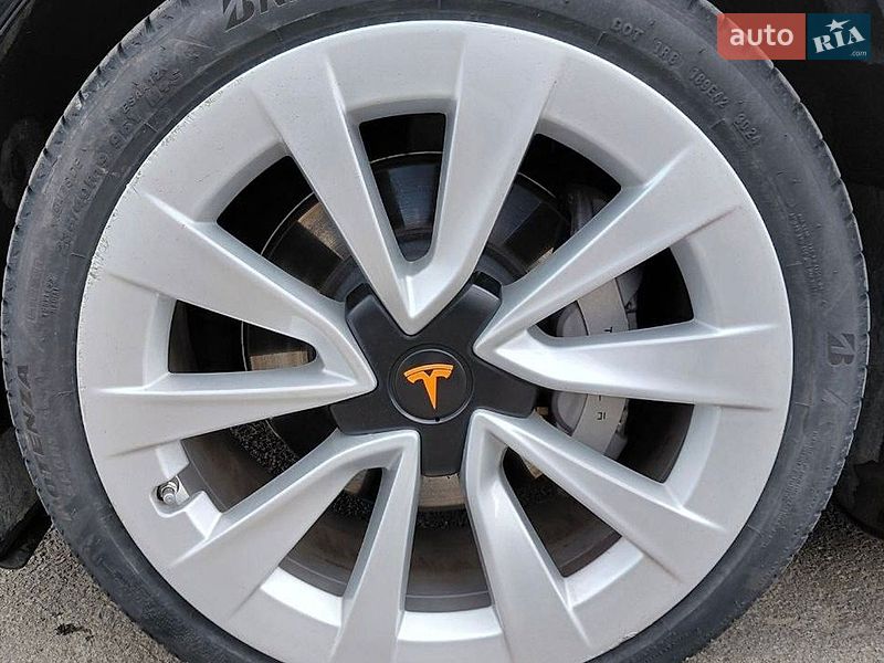 Седан Tesla Model 3 2023 в Києві