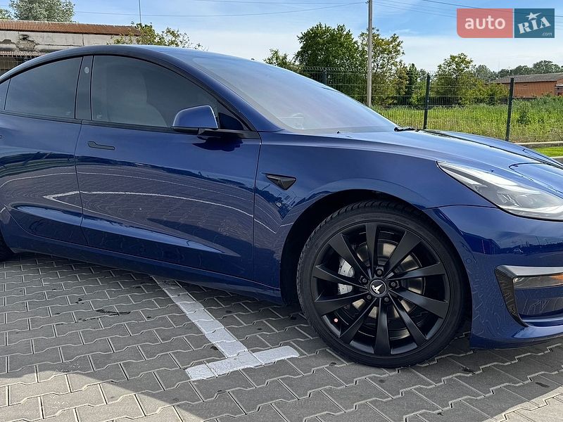 Седан Tesla Model 3 2022 в Виннице
