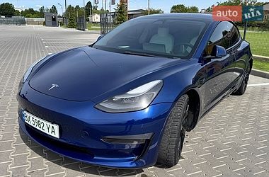Седан Tesla Model 3 2022 в Виннице