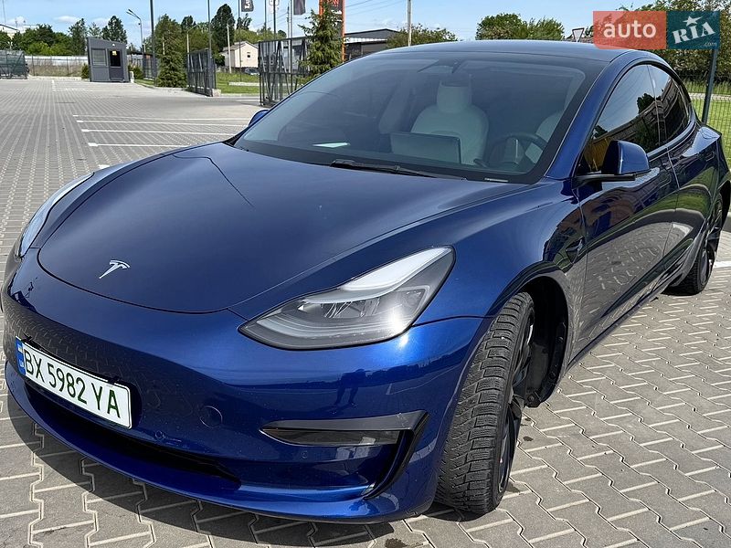 Седан Tesla Model 3 2022 в Виннице