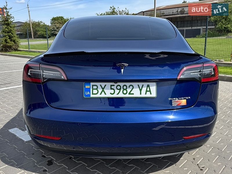 Седан Tesla Model 3 2022 в Виннице