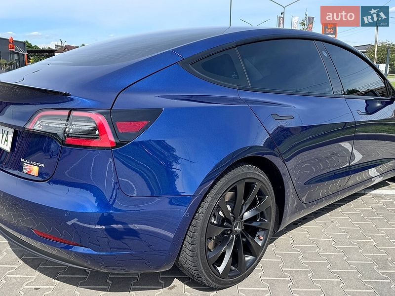 Седан Tesla Model 3 2022 в Виннице