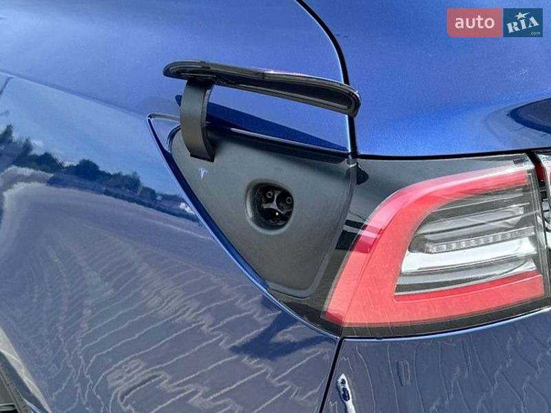 Седан Tesla Model 3 2022 в Виннице