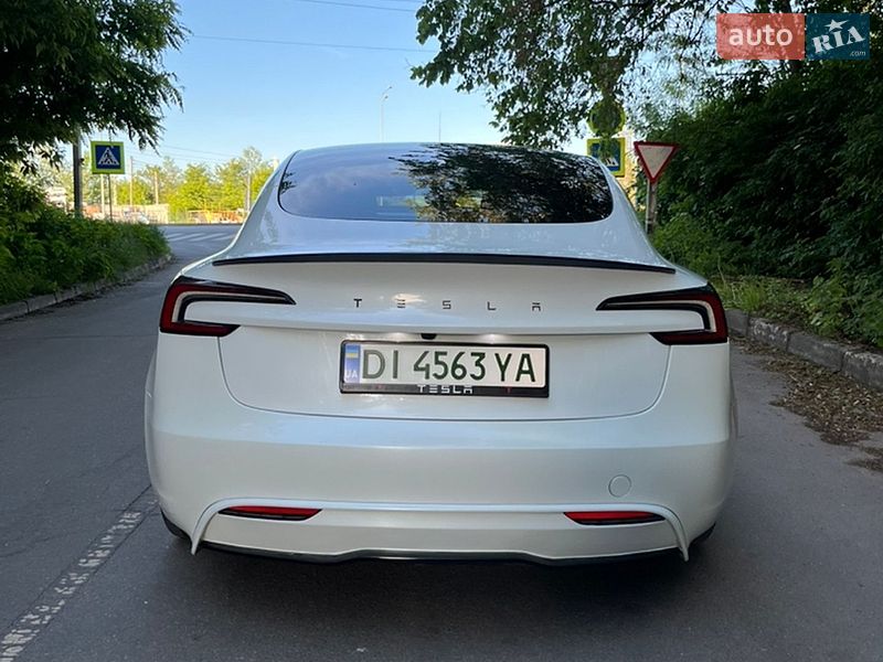 Седан Tesla Model 3 2023 в Виннице