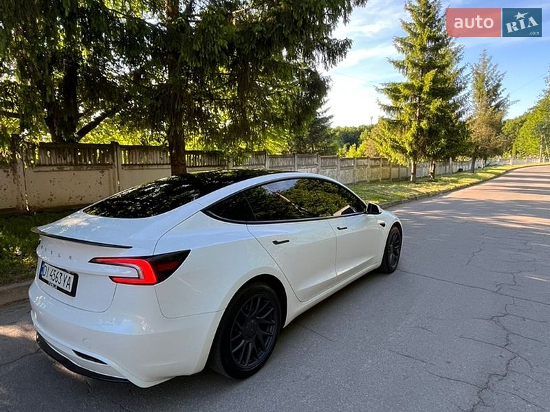 Седан Tesla Model 3 2023 в Виннице