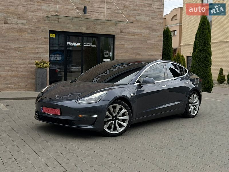 Седан Tesla Model 3 2019 в Ужгороде