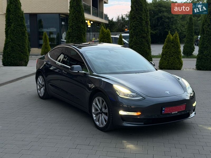 Седан Tesla Model 3 2019 в Ужгороде