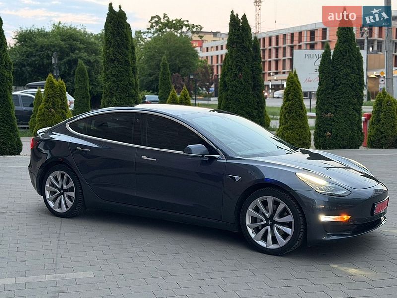 Седан Tesla Model 3 2019 в Ужгороде