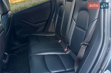 Седан Tesla Model 3 2019 в Ужгороде