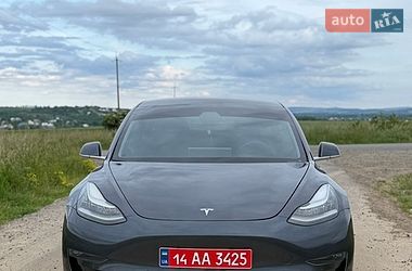 Седан Tesla Model 3 2019 в Черновцах