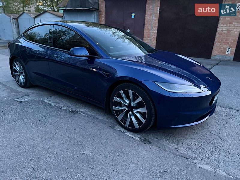 Седан Tesla Model 3 2024 в Вінниці