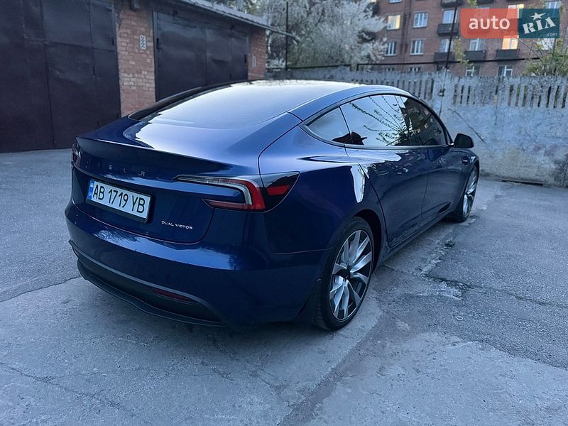 Седан Tesla Model 3 2024 в Вінниці