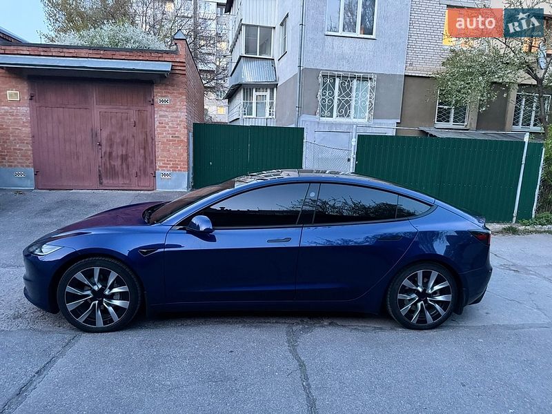 Седан Tesla Model 3 2024 в Вінниці