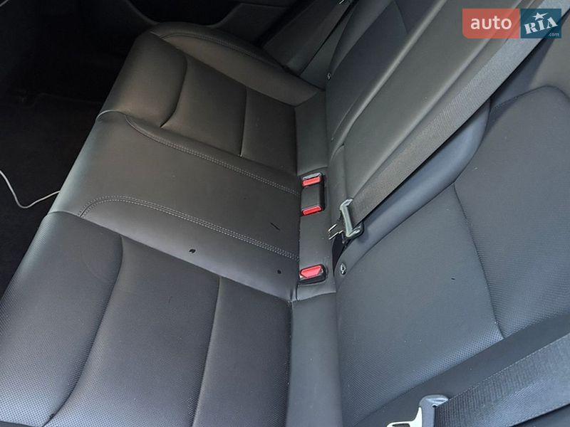Седан Tesla Model 3 2024 в Вінниці