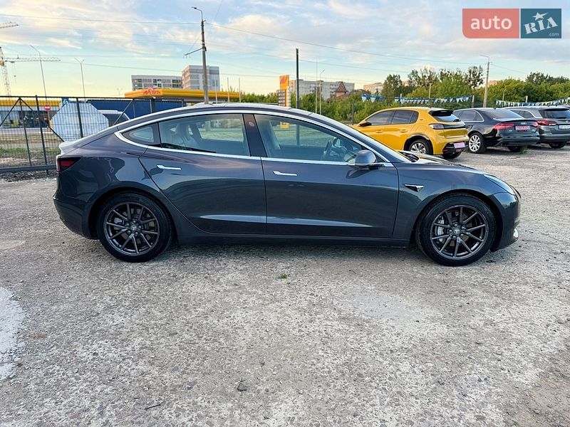 Седан Tesla Model 3 2018 в Луцке