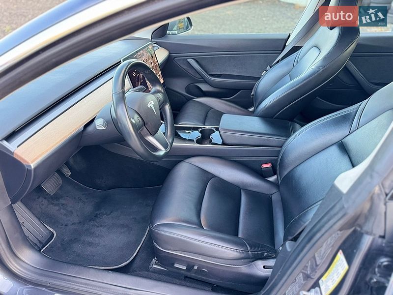 Седан Tesla Model 3 2018 в Луцке