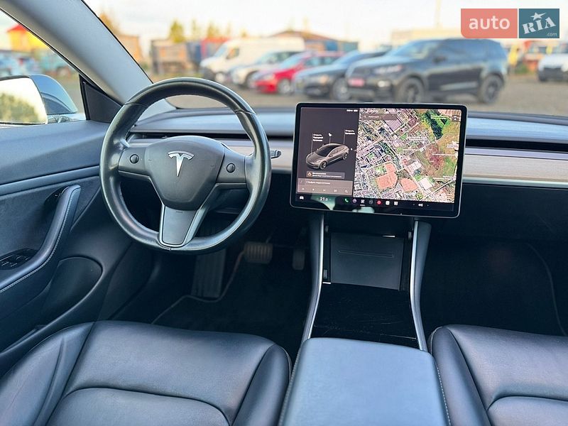 Седан Tesla Model 3 2018 в Луцке