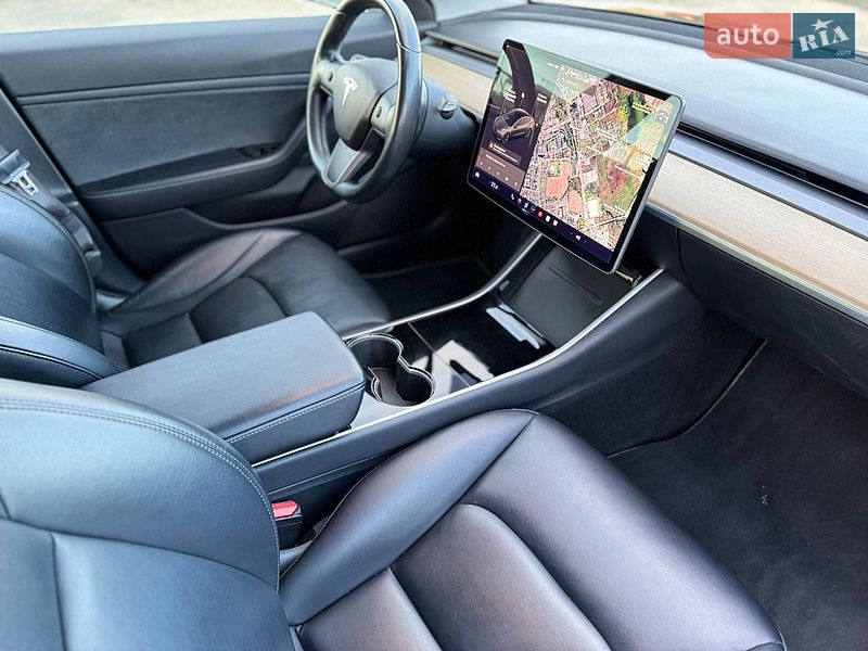 Седан Tesla Model 3 2018 в Луцке