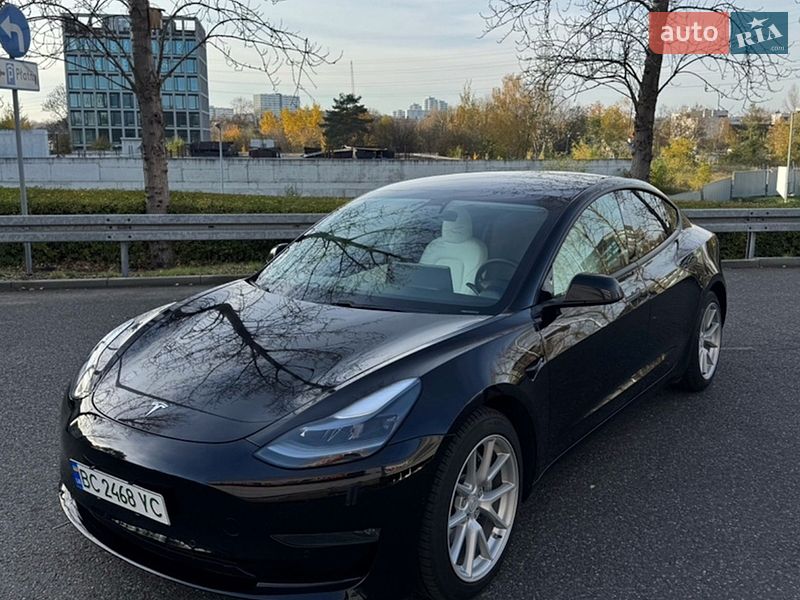 Седан Tesla Model 3 2021 в Львове
