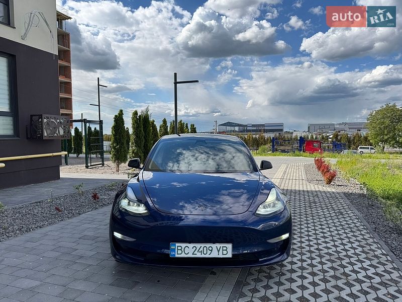Tesla Model 3 2022