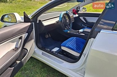 Седан Tesla Model 3 2019 в Києві