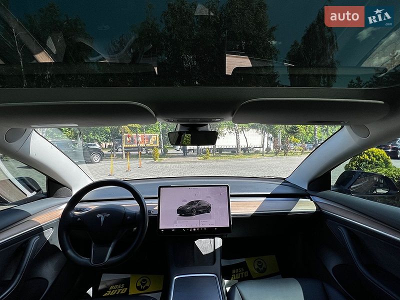 Седан Tesla Model 3 2023 в Львове