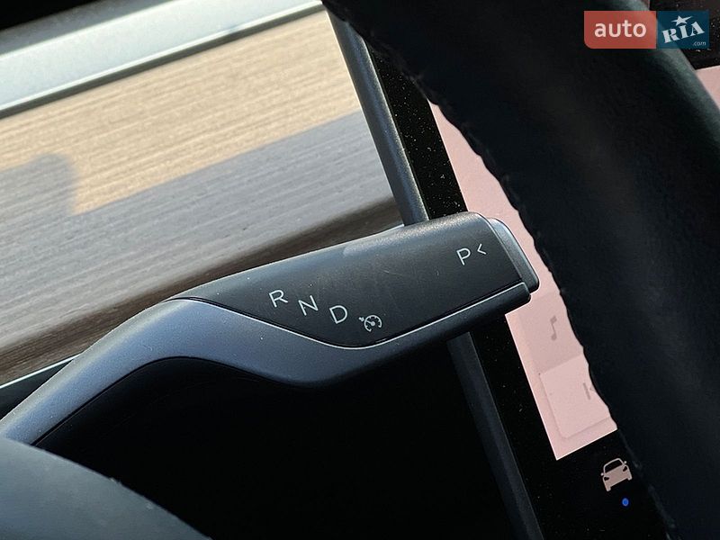 Седан Tesla Model 3 2023 в Львове