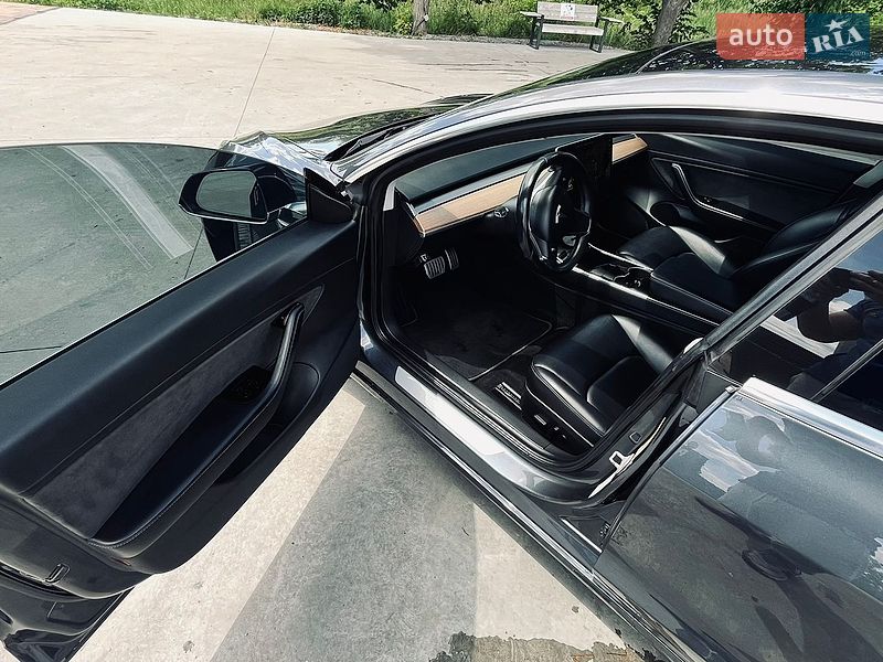 Седан Tesla Model 3 2018 в Новомосковську