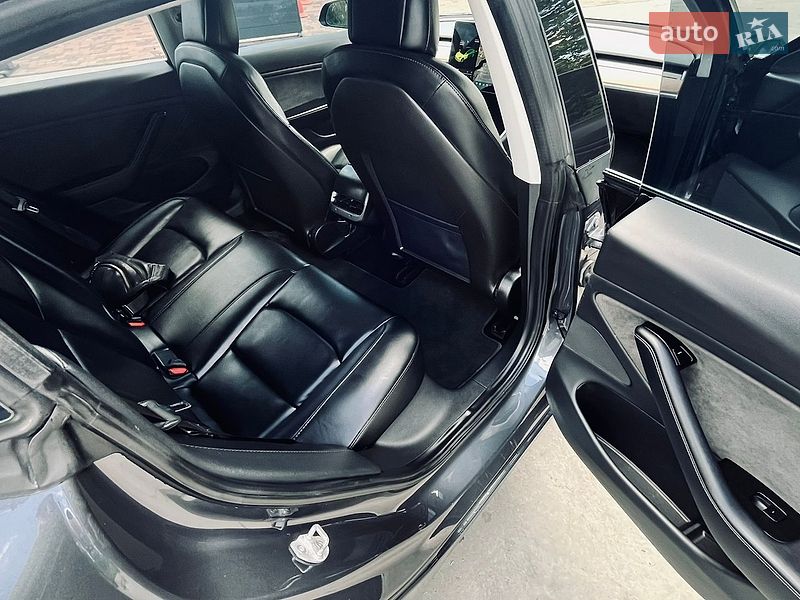 Седан Tesla Model 3 2018 в Новомосковську