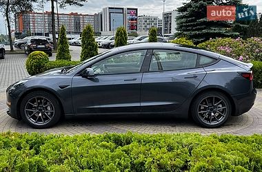 Седан Tesla Model 3 2023 в Львове