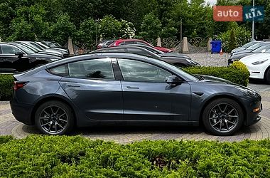 Седан Tesla Model 3 2023 в Львове
