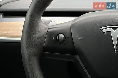 Седан Tesla Model 3 2023 в Львове