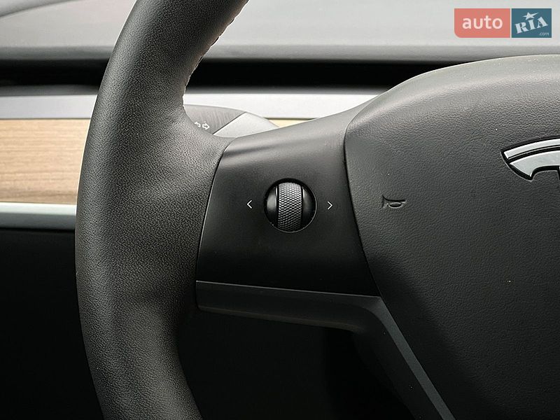 Седан Tesla Model 3 2023 в Львове