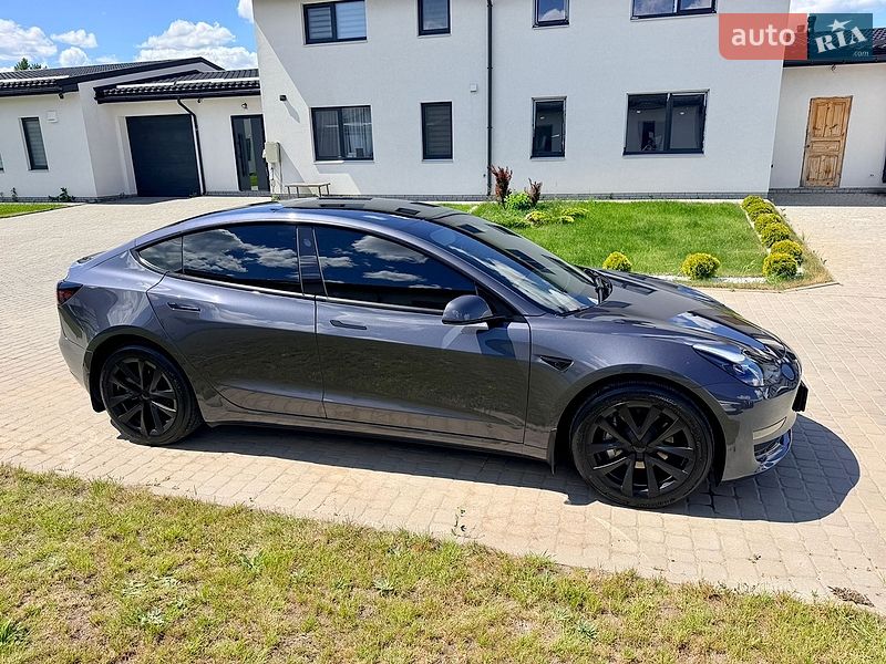 Седан Tesla Model 3 2023 в Сумах