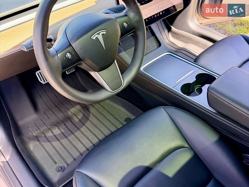 Седан Tesla Model 3 2023 в Сумах