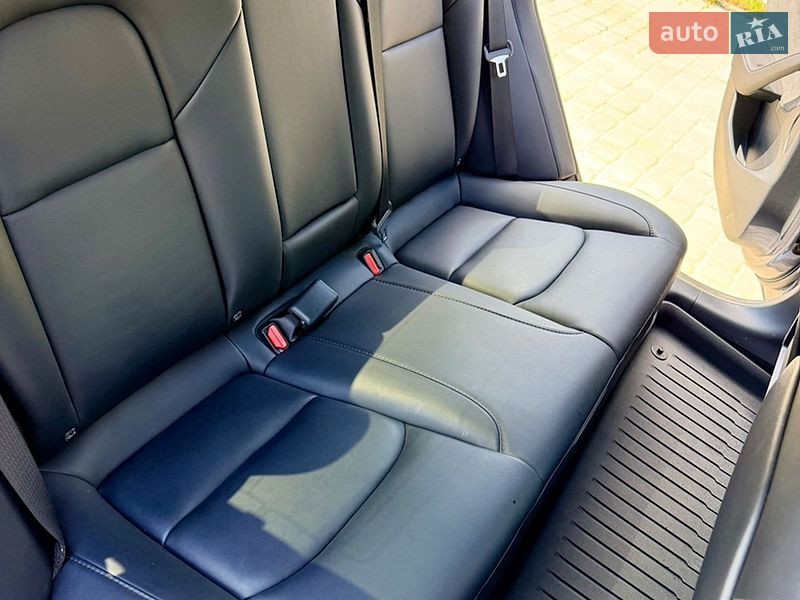 Седан Tesla Model 3 2023 в Сумах