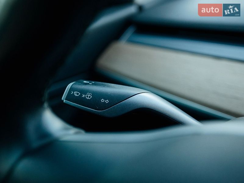 Седан Tesla Model 3 2018 в Стрию