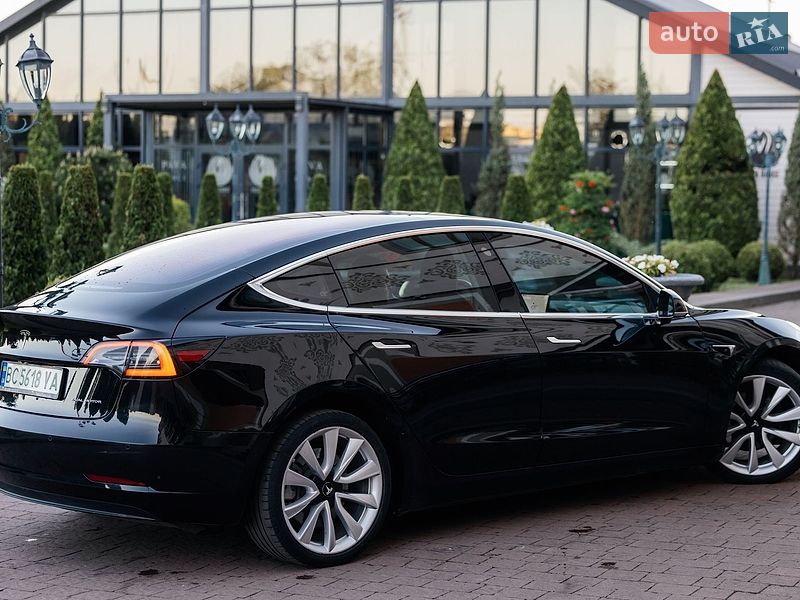 Седан Tesla Model 3 2018 в Стрию