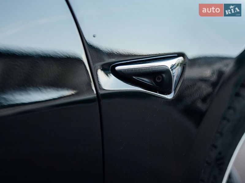 Седан Tesla Model 3 2018 в Стрию