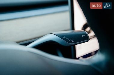 Седан Tesla Model 3 2018 в Стрию
