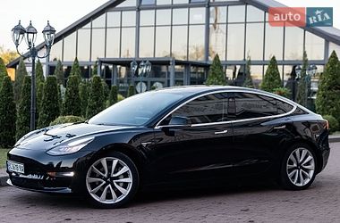 Седан Tesla Model 3 2018 в Стрию