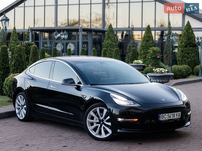 Седан Tesla Model 3 2018 в Стрию