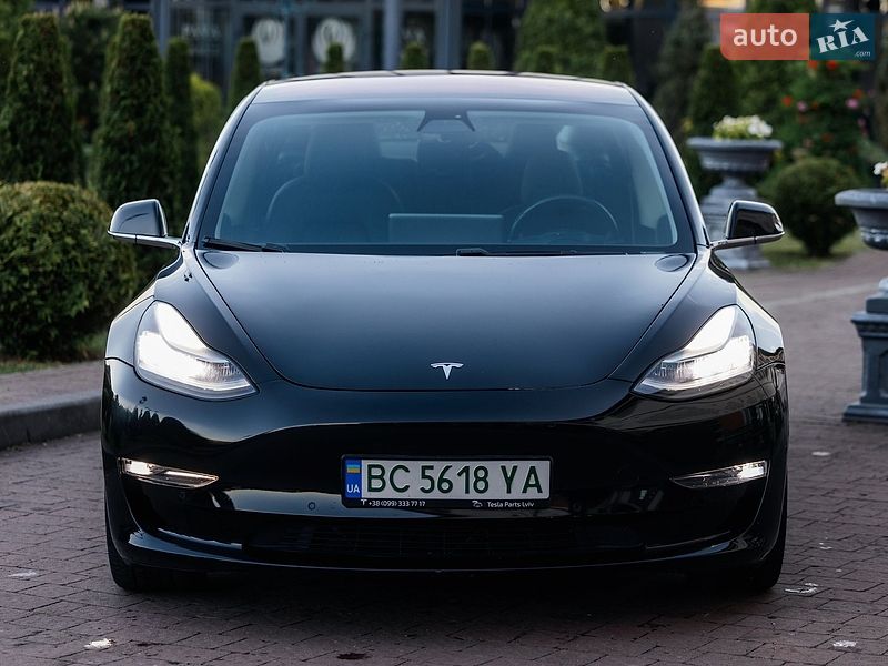 Седан Tesla Model 3 2018 в Стрию
